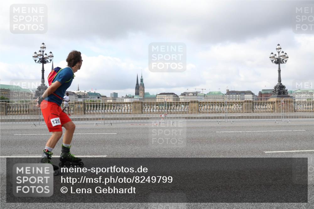 29.06.2025 - hella hamburg halbmarathon Lena Gebhardt http://msf.ph/oto/8249799 29.06.2025 09:02:50 Lombardsbrücke  meine-sportfotos.de