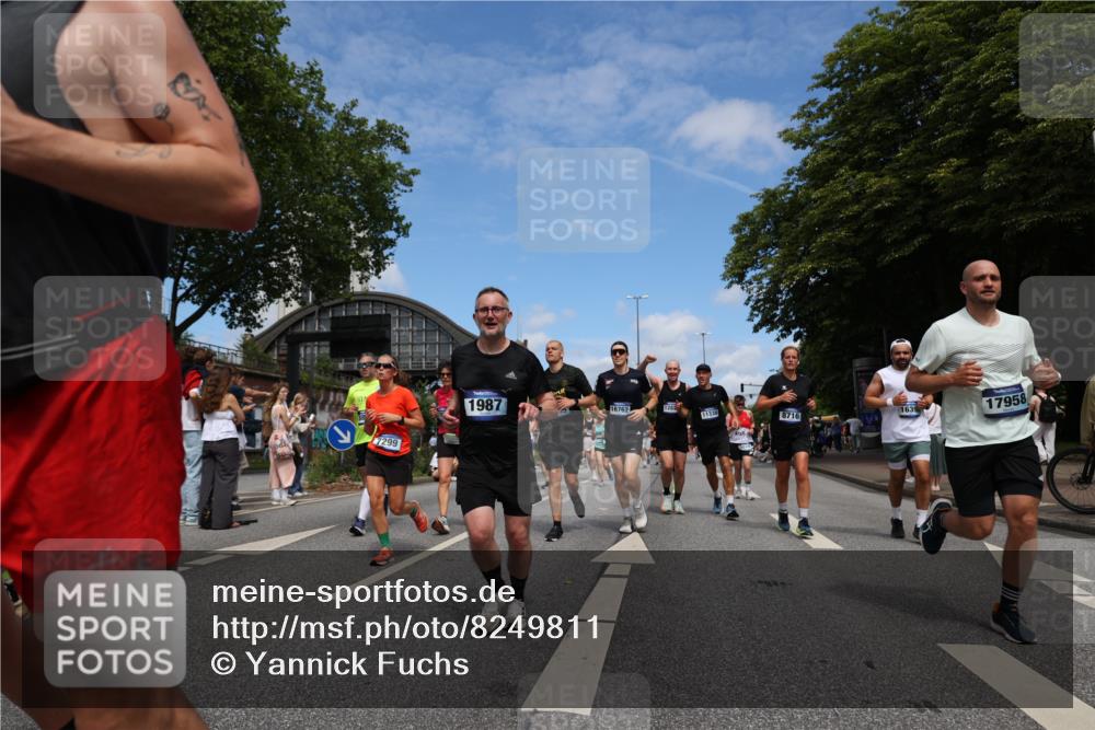 29.06.2025 - hella hamburg halbmarathon Yannick Fuchs http://msf.ph/oto/8249811 29.06.2025 11:27:03 20KM 1479, 1518, 1627, 1672, 1732, 1987, 2477, 3264, 3420, 3717, 3812, 3995, 5028, 5055, 5604, 5871, 6105, 6156, 7043, 7299, 8716, 8891, 9234, 9573, 9715, 9803, 11107, 11187, 11198, 11338, 11921, 12184, 12835, 13284, 13704, 14086, 15793, 16391, 16762, 16788, 16919, 17300, 17463, 17553, 17675, 17958, 18378, 18644, 18951, 19099 meine-sportfotos.de