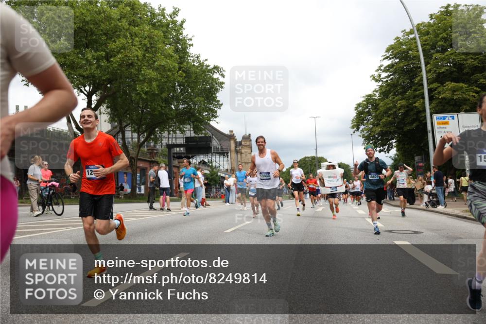 29.06.2025 - hella hamburg halbmarathon Yannick Fuchs http://msf.ph/oto/8249814 29.06.2025 10:47:53 20KM 1030, 1267, 1422, 1442, 1502, 1549, 1870, 2058, 2070, 2354, 2518, 2630, 3096, 3103, 3819, 4299, 5020, 5259, 5638, 6260, 6294, 6374, 6481, 6511, 6512, 6942, 7274, 7395, 7478, 7973, 8285, 8335, 8394, 9032, 9380, 9791, 9922, 11068, 11430, 11844, 12321, 12607, 12632, 13033, 13397, 13794, 13803, 13865, 13912, 14026, 14239, 14702, 15146, 15441, 15502, 15838, 15856, 15946, 16477, 16780, 17348, 17482, 18143, 18308, 18418, 18450, 18514, 18612, 19067 meine-sportfotos.de