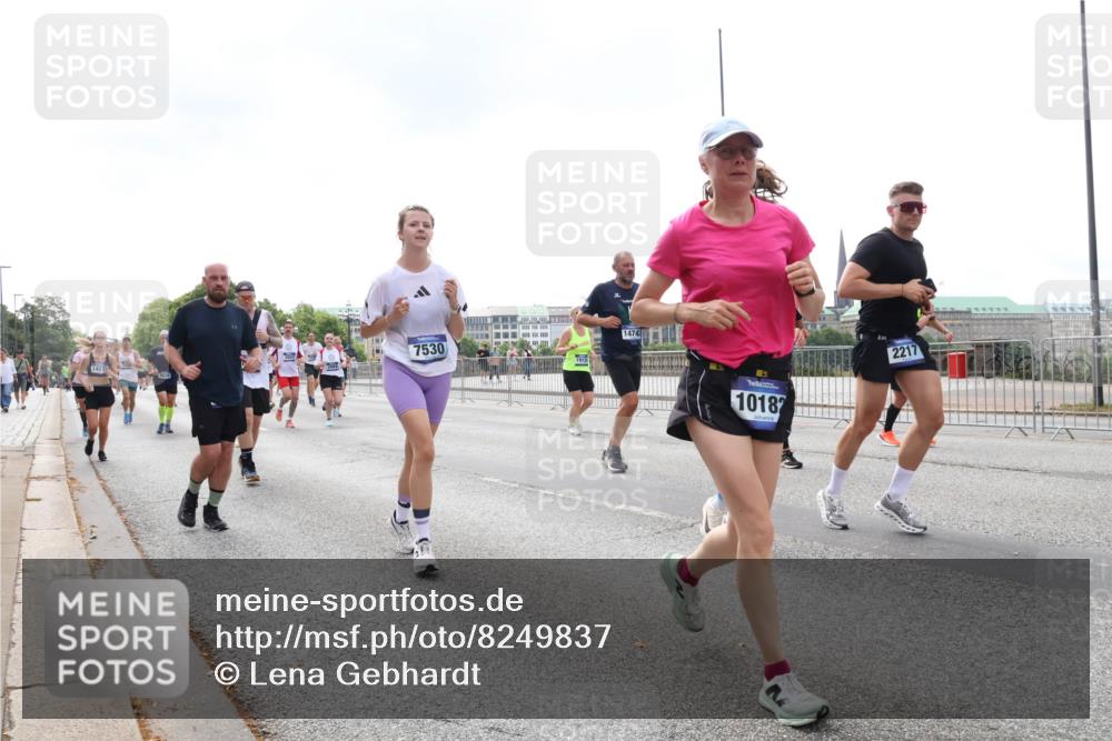 29.06.2025 - hella hamburg halbmarathon Lena Gebhardt http://msf.ph/oto/8249837 29.06.2025 10:45:38 Lombardsbrücke 1033, 1060, 1085, 1100, 1104, 1421, 1426, 1555, 1713, 1798, 1854, 1983, 2008, 2216, 2217, 2522, 2550, 2657, 2664, 2917, 2954, 2965, 2973, 3160, 3164, 3357, 3377, 3879, 3993, 4099, 4102, 4104, 4186, 4224, 4306, 4317, 4388, 4504, 4572, 4820, 4851, 5044, 5099, 5108, 5339, 5635, 5636, 5949, 6133, 6150, 6623, 6763, 6788, 6911, 6922, 6980, 7268, 7283, 7356, 7530, 7541, 7859, 8605, 8745, 9120, 9121, 9620, 10030, 10182, 10225, 10327, 10329, 10367, 10511, 11314 meine-sportfotos.de