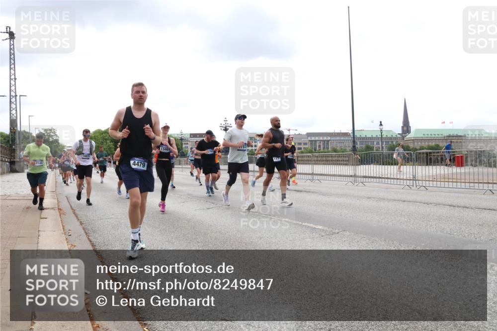 29.06.2025 - hella hamburg halbmarathon Lena Gebhardt http://msf.ph/oto/8249847 29.06.2025 10:34:07 Lombardsbrücke 1189, 1275, 1417, 1672, 1705, 1787, 1896, 2265, 2342, 2464, 2482, 2496, 2510, 2511, 2526, 2801, 2933, 3145, 3170, 3264, 3340, 3345, 3560, 3829, 3848, 4433, 4479, 4696, 4807, 4824, 4826, 4942, 5096, 5141, 5557, 5561, 5566, 5569, 5584, 5609, 5691, 5821, 5822, 5887, 6105, 6364, 6515, 6516, 6574, 6854, 6956, 7027, 7324, 7329, 7565, 7653, 8157, 8202, 8277, 8349, 8375, 8377, 8383, 8401, 8965, 9094, 9875, 9995, 10007, 10071, 10360, 10561, 10564, 13957, 17230 meine-sportfotos.de