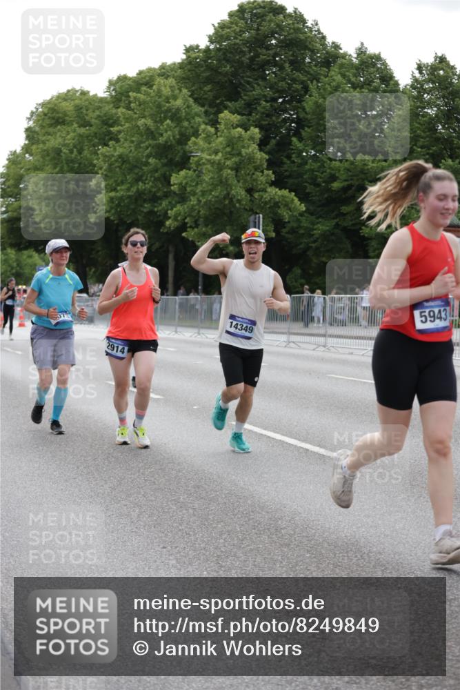 29.06.2025 - hella hamburg halbmarathon Jannik Wohlers http://msf.ph/oto/8249849 29.06.2025 10:30:52 Lombardsbrücke 1292, 1773, 1979, 2414, 2914, 4561, 4817, 5437, 5846, 5943, 6057, 6078, 6195, 6787, 7604, 8050, 8072, 8073, 10111, 11988, 12627, 14349, 15589, 15725, 16457, 16978, 17224, 17463, 17509, 17587, 18390, 18883, 19226 meine-sportfotos.de