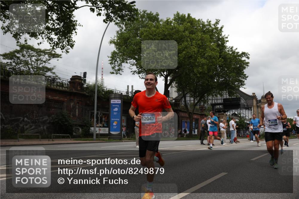 29.06.2025 - hella hamburg halbmarathon Yannick Fuchs http://msf.ph/oto/8249879 29.06.2025 10:47:53 20KM 1030, 1267, 1422, 1442, 1502, 1549, 1870, 2058, 2070, 2354, 2518, 2630, 3096, 3103, 3819, 4299, 5020, 5259, 5638, 6260, 6294, 6374, 6481, 6511, 6512, 6942, 7274, 7395, 7478, 7973, 8285, 8335, 8394, 9032, 9380, 9791, 9922, 11068, 11430, 11844, 12321, 12607, 12632, 13033, 13397, 13794, 13803, 13865, 13912, 14026, 14239, 14702, 15146, 15441, 15502, 15838, 15856, 15946, 16477, 16780, 17348, 17482, 18143, 18308, 18418, 18450, 18514, 18612, 19067 meine-sportfotos.de