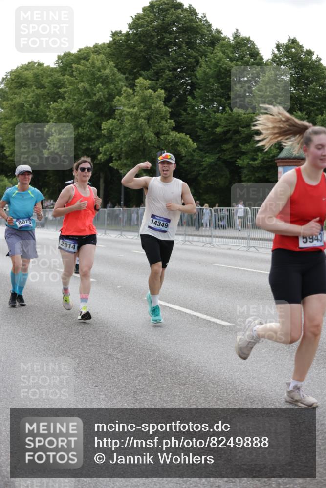 29.06.2025 - hella hamburg halbmarathon Jannik Wohlers http://msf.ph/oto/8249888 29.06.2025 10:30:52 Lombardsbrücke 1292, 1773, 1979, 2414, 2914, 4561, 4817, 5437, 5846, 5943, 6057, 6078, 6195, 6787, 7604, 8050, 8072, 8073, 10111, 11988, 12627, 14349, 15589, 15725, 16457, 16978, 17224, 17463, 17509, 17587, 18390, 18883, 19226 meine-sportfotos.de