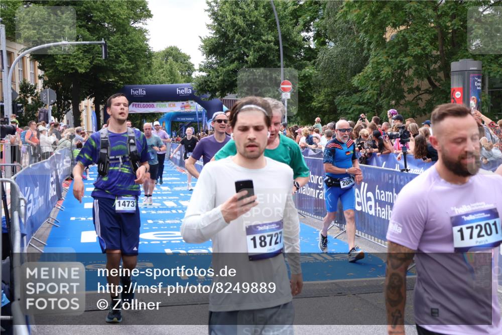 29.06.2025 - hella hamburg halbmarathon Zöllner http://msf.ph/oto/8249889 29.06.2025 10:57:55 Ziel 2034, 2806, 2883, 3575, 5391, 7138, 7159, 7269, 9820, 10599, 10703, 11394, 12523, 13376, 14737, 14881, 15349, 16517, 17543, 18492 meine-sportfotos.de