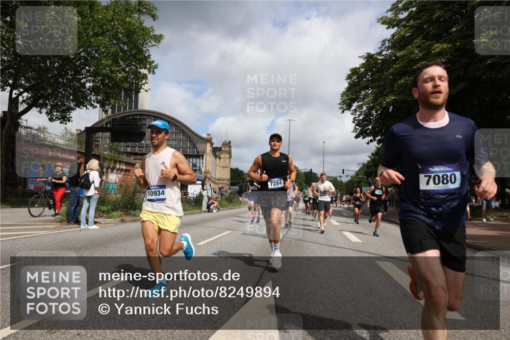 29.06.2025 - hella hamburg halbmarathon Yannick Fuchs http://msf.ph/oto/8249894 29.06.2025 10:35:25 20KM 1136, 1677, 1912, 2568, 2797, 2949, 3332, 3618, 4303, 4634, 4889, 5007, 5014, 5026, 5410, 6429, 6683, 7080, 7284, 7378, 7774, 8074, 8122, 8629, 8966, 9358, 9979, 10783, 10934, 10978, 11062, 11765, 11767, 11959, 12365, 12385, 12895, 13158, 13268, 13457, 14092, 14661, 14820, 15164, 15247, 15493, 15689, 16201, 16249, 16347, 16599, 17214, 17620, 17724, 17834, 17971, 18049, 18173, 18192, 18399, 18412, 18573 meine-sportfotos.de