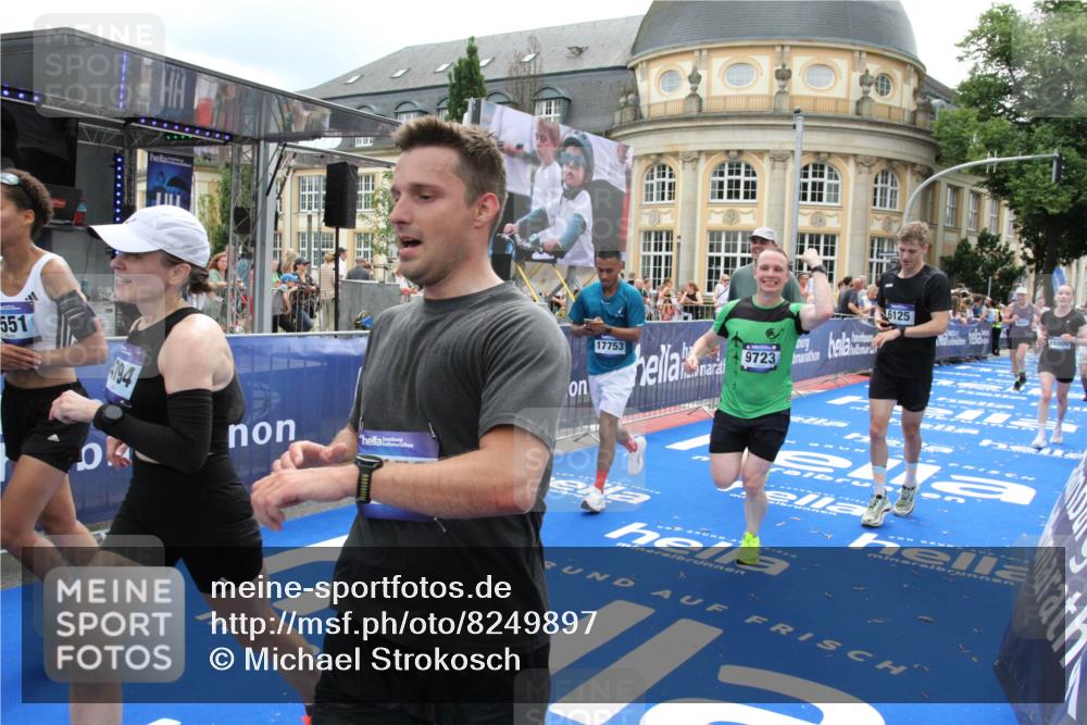 29.06.2025 - hella hamburg halbmarathon Michael Strokosch http://msf.ph/oto/8249897 29.06.2025 10:49:51 Ziel 3543, 4017, 5460, 5894, 6125, 9126, 9200, 9551, 9597, 9723, 9924, 11975, 13159, 13463, 14794, 16800, 16877, 17282, 17753, 18926, 19109, 19122 meine-sportfotos.de