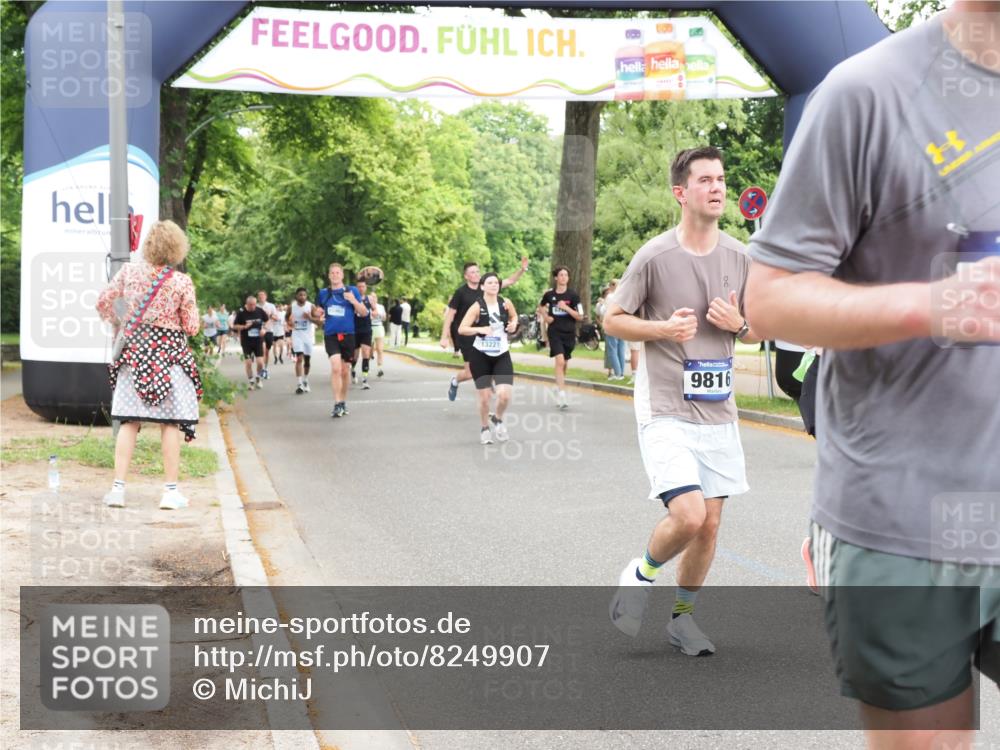 29.06.2025 - hella hamburg halbmarathon MichiJ http://msf.ph/oto/8249907 29.06.2025 10:51:43 Zwischen KM18-KM19 1842, 6100, 6174, 8890, 9816, 14822, 15797, 16455, 16605, 17387, 18768 meine-sportfotos.de