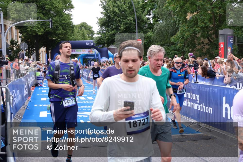 29.06.2025 - hella hamburg halbmarathon Zöllner http://msf.ph/oto/8249912 29.06.2025 10:57:55 Ziel 2034, 2806, 2883, 3575, 5391, 7138, 7159, 7269, 9820, 10599, 10703, 11394, 12523, 13376, 14737, 14881, 15349, 16517, 17543, 18492 meine-sportfotos.de