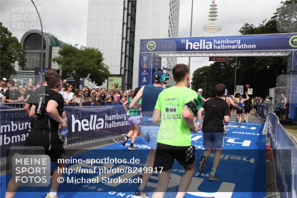 29.06.2025 - hella hamburg halbmarathon Michael Strokosch http://msf.ph/oto/8249917 29.06.2025 10:58:03 Ziel 1200, 2025, 3093, 3141, 3575, 4579, 6531, 7138, 7159, 7189, 8089, 10036, 11394, 11832, 12378, 12773, 13465, 14881, 15090, 15349, 15527, 18762 meine-sportfotos.de