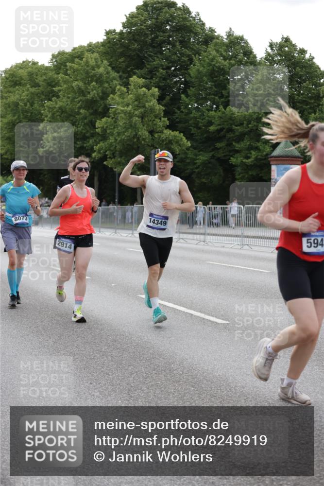 29.06.2025 - hella hamburg halbmarathon Jannik Wohlers http://msf.ph/oto/8249919 29.06.2025 10:30:52 Lombardsbrücke 1292, 1773, 1979, 2414, 2914, 4561, 4817, 5437, 5846, 5943, 6057, 6078, 6195, 6787, 7604, 8050, 8072, 8073, 10111, 11988, 12627, 14349, 15589, 15725, 16457, 16978, 17224, 17463, 17509, 17587, 18390, 18883, 19226 meine-sportfotos.de