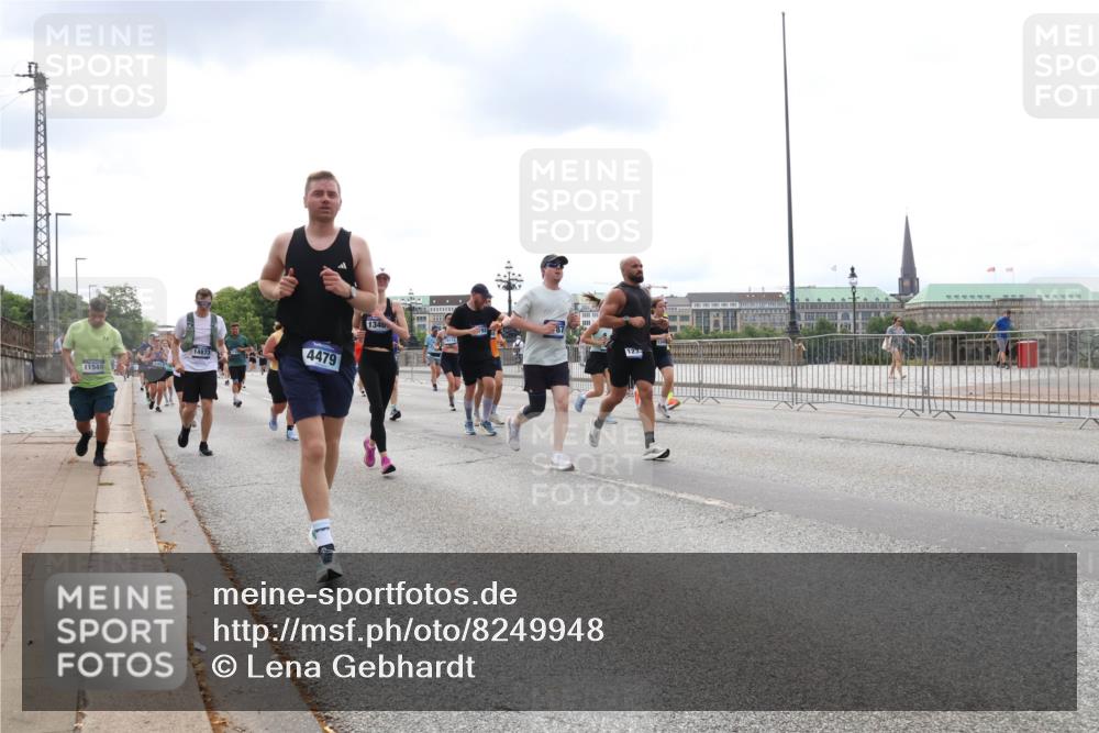 29.06.2025 - hella hamburg halbmarathon Lena Gebhardt http://msf.ph/oto/8249948 29.06.2025 10:34:07 Lombardsbrücke 1189, 1275, 1417, 1672, 1705, 1787, 1896, 2265, 2342, 2464, 2482, 2496, 2510, 2511, 2526, 2801, 2933, 3145, 3170, 3264, 3340, 3345, 3560, 3829, 3848, 4433, 4479, 4696, 4807, 4824, 4826, 4942, 5096, 5141, 5557, 5561, 5566, 5569, 5584, 5609, 5691, 5821, 5822, 5887, 6105, 6364, 6515, 6516, 6574, 6854, 6956, 7027, 7324, 7329, 7565, 7653, 8157, 8202, 8277, 8349, 8375, 8377, 8383, 8401, 8965, 9094, 9875, 9995, 10007, 10071, 10360, 10561, 10564, 13957, 17230 meine-sportfotos.de