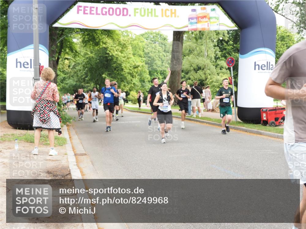 29.06.2025 - hella hamburg halbmarathon MichiJ http://msf.ph/oto/8249968 29.06.2025 10:51:44 Zwischen KM18-KM19 1842, 6174, 8890, 9816, 13533, 14822, 15797, 16067, 16455, 16605, 17387, 18768 meine-sportfotos.de