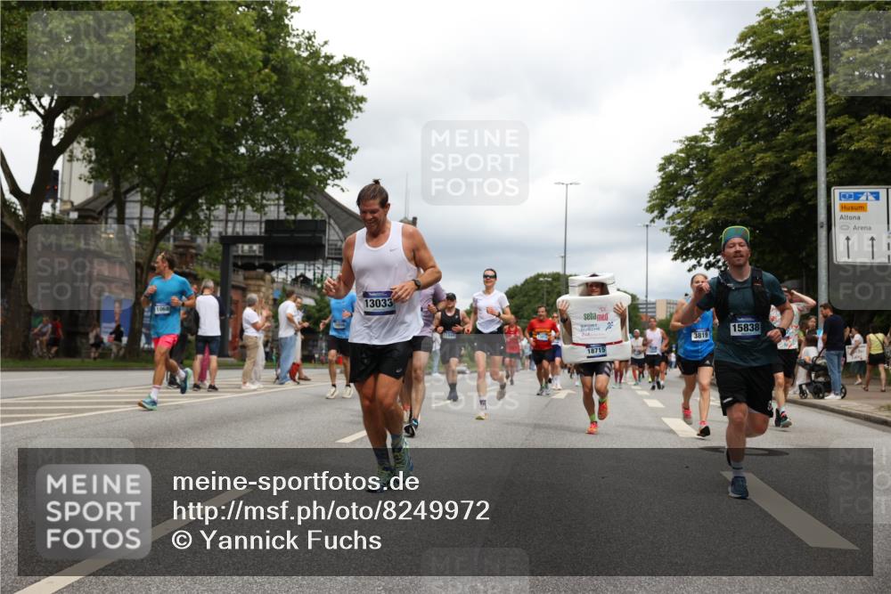 29.06.2025 - hella hamburg halbmarathon Yannick Fuchs http://msf.ph/oto/8249972 29.06.2025 10:47:54 20KM 1030, 1267, 1422, 1442, 1502, 1549, 1870, 2058, 2070, 2354, 2518, 2630, 3096, 3103, 3819, 4299, 5020, 5259, 5638, 6260, 6294, 6374, 6511, 6512, 7274, 7395, 7478, 7973, 8285, 8335, 8394, 9032, 9380, 9791, 9922, 10040, 11068, 11430, 11844, 12321, 12607, 12632, 13033, 13397, 13794, 13803, 13865, 13912, 14026, 14239, 14702, 15146, 15441, 15502, 15838, 15856, 15946, 16780, 17348, 17482, 18143, 18308, 18418, 18450, 18514, 18612, 19067 meine-sportfotos.de