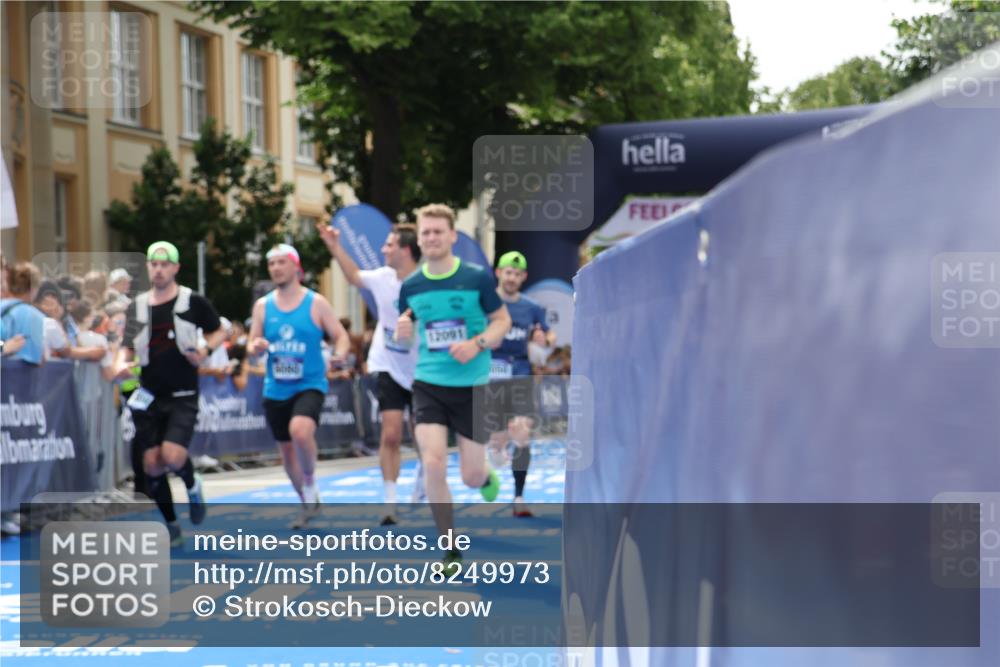 29.06.2025 - hella hamburg halbmarathon Strokosch-Dieckow http://msf.ph/oto/8249973 29.06.2025 10:40:03 Ziel 2826, 3626, 4381, 5007, 5050, 5375, 5508, 5916, 6080, 7495, 8467, 8933, 12091, 13514, 15421, 15424, 17973 meine-sportfotos.de