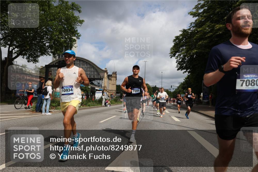 29.06.2025 - hella hamburg halbmarathon Yannick Fuchs http://msf.ph/oto/8249977 29.06.2025 10:35:25 20KM 1136, 1677, 1912, 2568, 2797, 2949, 3332, 3618, 4303, 4634, 4889, 5007, 5014, 5026, 5410, 6429, 6683, 7080, 7284, 7378, 7774, 8074, 8122, 8629, 8966, 9358, 9979, 10783, 10934, 10978, 11062, 11765, 11767, 11959, 12365, 12385, 12895, 13158, 13268, 13457, 14092, 14661, 14820, 15164, 15247, 15493, 15689, 16201, 16249, 16347, 16599, 17214, 17620, 17724, 17834, 17971, 18049, 18173, 18192, 18399, 18412, 18573 meine-sportfotos.de