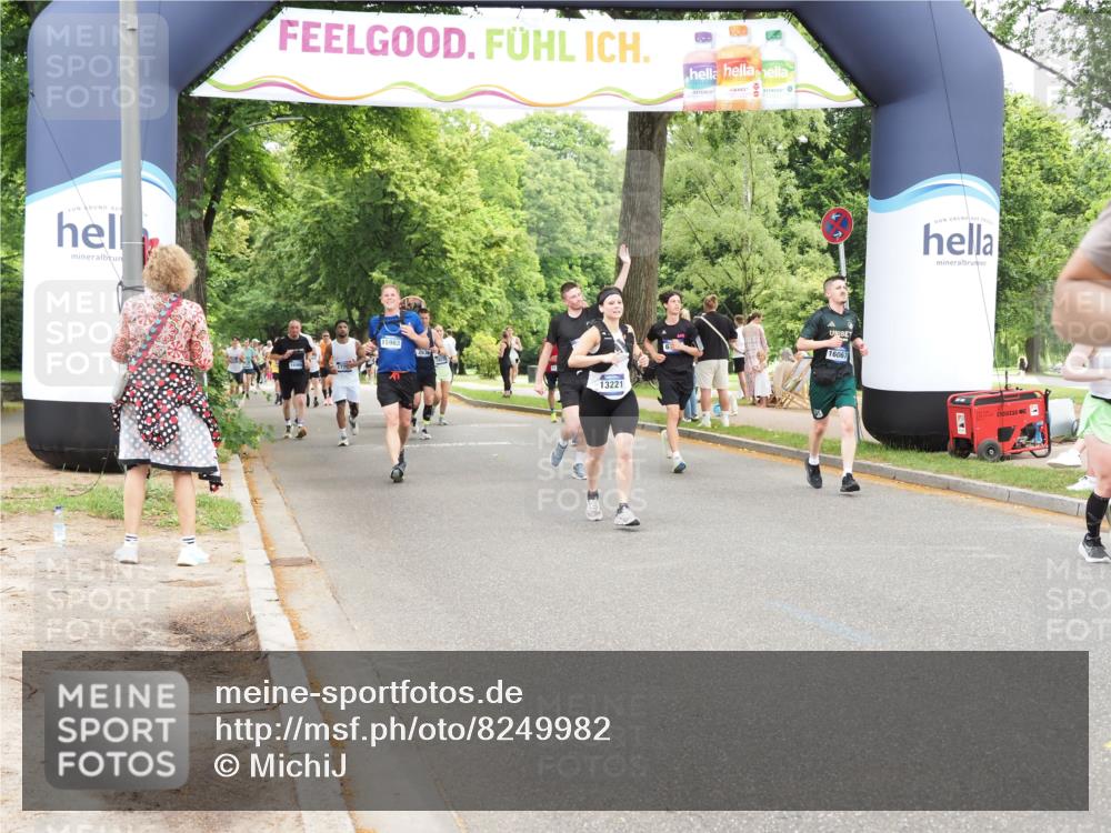 29.06.2025 - hella hamburg halbmarathon MichiJ http://msf.ph/oto/8249982 29.06.2025 10:51:44 Zwischen KM18-KM19 1842, 6174, 8890, 9816, 13533, 14822, 15797, 16067, 16455, 16605, 17387, 18768 meine-sportfotos.de