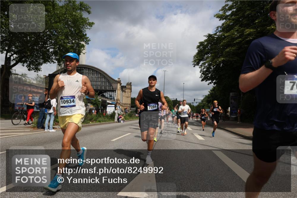 29.06.2025 - hella hamburg halbmarathon Yannick Fuchs http://msf.ph/oto/8249992 29.06.2025 10:35:25 20KM 1136, 1677, 1912, 2568, 2797, 2949, 3332, 3618, 4303, 4634, 4889, 5007, 5014, 5026, 5410, 6429, 6683, 7080, 7284, 7378, 7774, 8074, 8122, 8629, 8966, 9358, 9979, 10783, 10934, 10978, 11062, 11765, 11767, 11959, 12365, 12385, 12895, 13158, 13268, 13457, 14092, 14661, 14820, 15164, 15247, 15493, 15689, 16201, 16249, 16347, 16599, 17214, 17620, 17724, 17834, 17971, 18049, 18173, 18192, 18399, 18412, 18573 meine-sportfotos.de