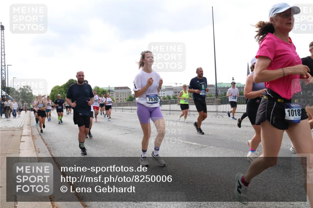 29.06.2025 - hella hamburg halbmarathon Lena Gebhardt http://msf.ph/oto/8250006 29.06.2025 10:45:39 Lombardsbrücke 1033, 1060, 1085, 1100, 1104, 1421, 1426, 1555, 1713, 1798, 1854, 1983, 2008, 2216, 2217, 2522, 2550, 2657, 2664, 2917, 2954, 2965, 2973, 3160, 3164, 3357, 3377, 3879, 3993, 4099, 4102, 4104, 4186, 4224, 4306, 4317, 4388, 4504, 4572, 4820, 4851, 5044, 5099, 5108, 5339, 5635, 5636, 5949, 6133, 6150, 6333, 6623, 6763, 6788, 6911, 6922, 6980, 7268, 7283, 7356, 7530, 7541, 7859, 8605, 8745, 9120, 9121, 9620, 10030, 10182, 10225, 10327, 10329, 10367, 10511, 11314 meine-sportfotos.de