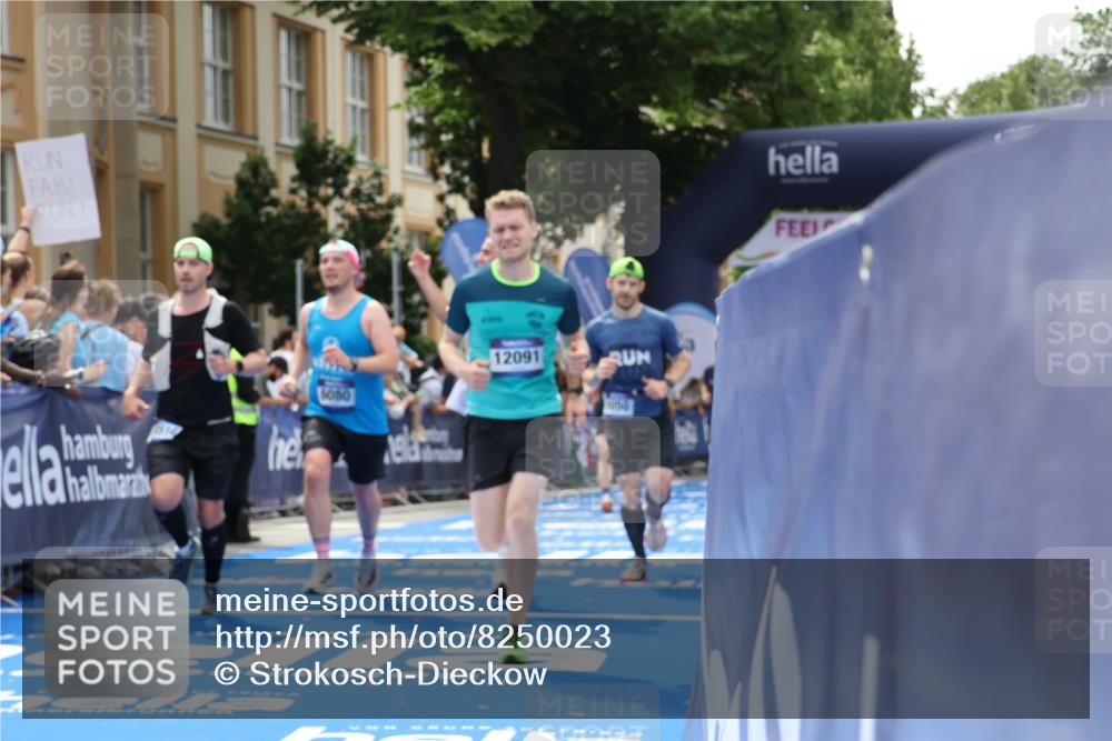29.06.2025 - hella hamburg halbmarathon Strokosch-Dieckow http://msf.ph/oto/8250023 29.06.2025 10:40:03 Ziel 2826, 3626, 4381, 5007, 5050, 5375, 5508, 5916, 6080, 7495, 8467, 8933, 12091, 13514, 15421, 15424, 17973 meine-sportfotos.de