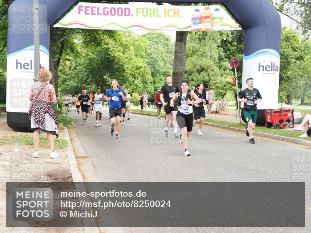 29.06.2025 - hella hamburg halbmarathon MichiJ http://msf.ph/oto/8250024 29.06.2025 10:51:44 Zwischen KM18-KM19 1842, 6174, 8890, 9816, 13533, 14822, 15797, 16067, 16455, 16605, 17387, 18768 meine-sportfotos.de