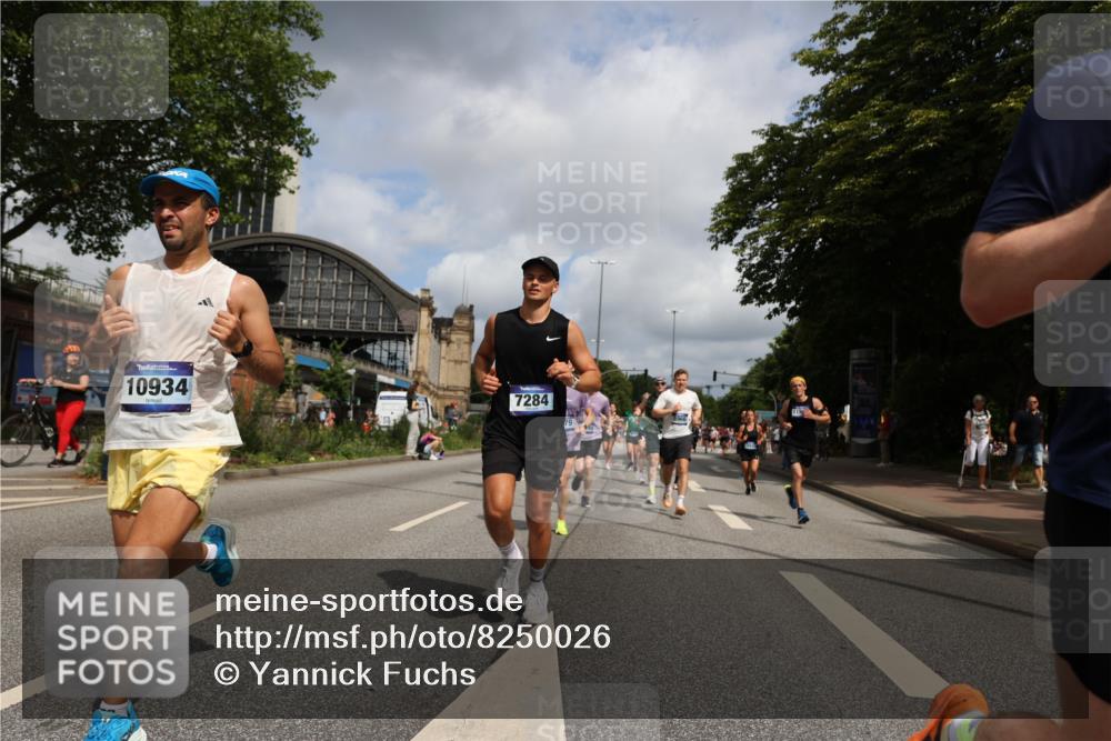 29.06.2025 - hella hamburg halbmarathon Yannick Fuchs http://msf.ph/oto/8250026 29.06.2025 10:35:25 20KM 1136, 1677, 1912, 2568, 2797, 2949, 3332, 3618, 4303, 4634, 4889, 5007, 5014, 5026, 5410, 6429, 6683, 7080, 7284, 7378, 7774, 8074, 8122, 8629, 8966, 9358, 9979, 10783, 10934, 10978, 11062, 11765, 11767, 11959, 12365, 12385, 12895, 13158, 13268, 13457, 14092, 14661, 14820, 15164, 15247, 15493, 15689, 16201, 16249, 16347, 16599, 17214, 17620, 17724, 17834, 17971, 18049, 18173, 18192, 18399, 18412, 18573 meine-sportfotos.de