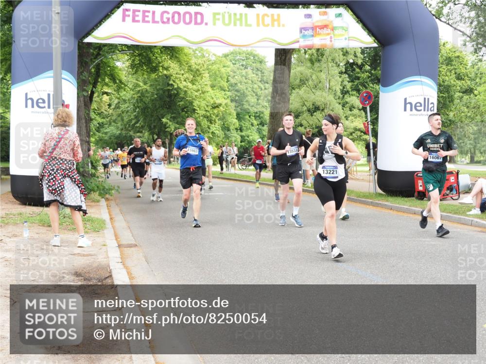 29.06.2025 - hella hamburg halbmarathon MichiJ http://msf.ph/oto/8250054 29.06.2025 10:51:45 Zwischen KM18-KM19 1842, 6174, 6714, 8890, 9816, 13221, 13533, 14822, 15797, 16067, 16455, 16605, 17387 meine-sportfotos.de