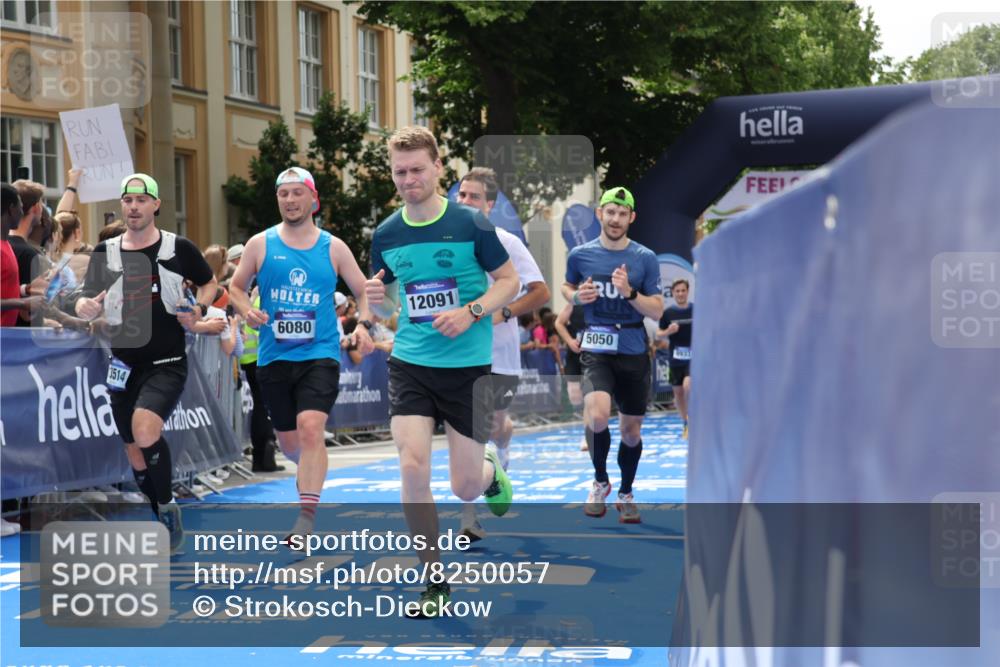 29.06.2025 - hella hamburg halbmarathon Strokosch-Dieckow http://msf.ph/oto/8250057 29.06.2025 10:40:04 Ziel 2826, 4381, 5007, 5050, 5375, 5409, 5508, 5916, 6080, 7495, 8467, 8933, 12091, 13514, 13667, 15424, 17973, 18979 meine-sportfotos.de
