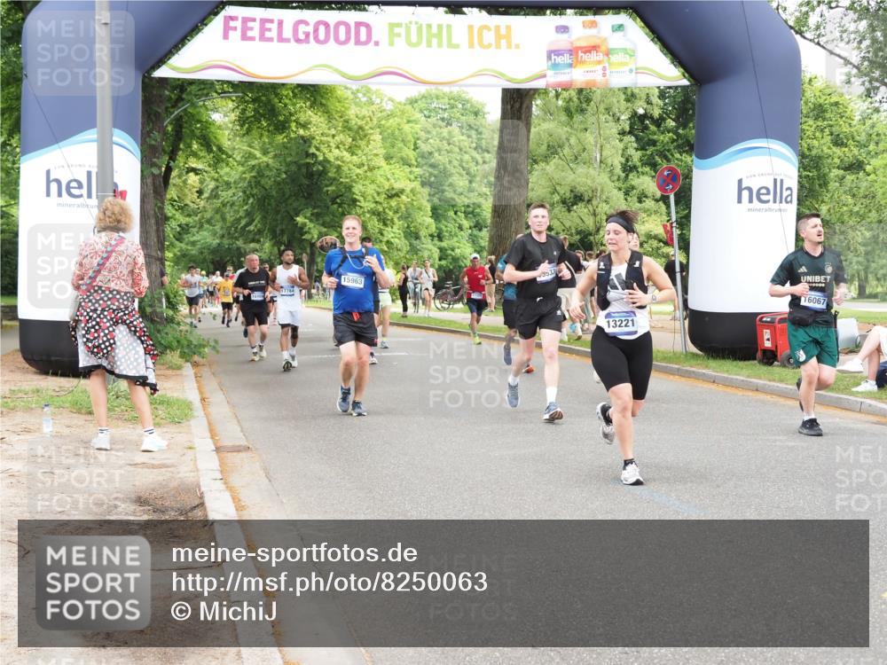 29.06.2025 - hella hamburg halbmarathon MichiJ http://msf.ph/oto/8250063 29.06.2025 10:51:45 Zwischen KM18-KM19 1842, 6174, 6714, 8890, 9816, 13221, 13533, 14822, 15797, 16067, 16455, 16605, 17387 meine-sportfotos.de