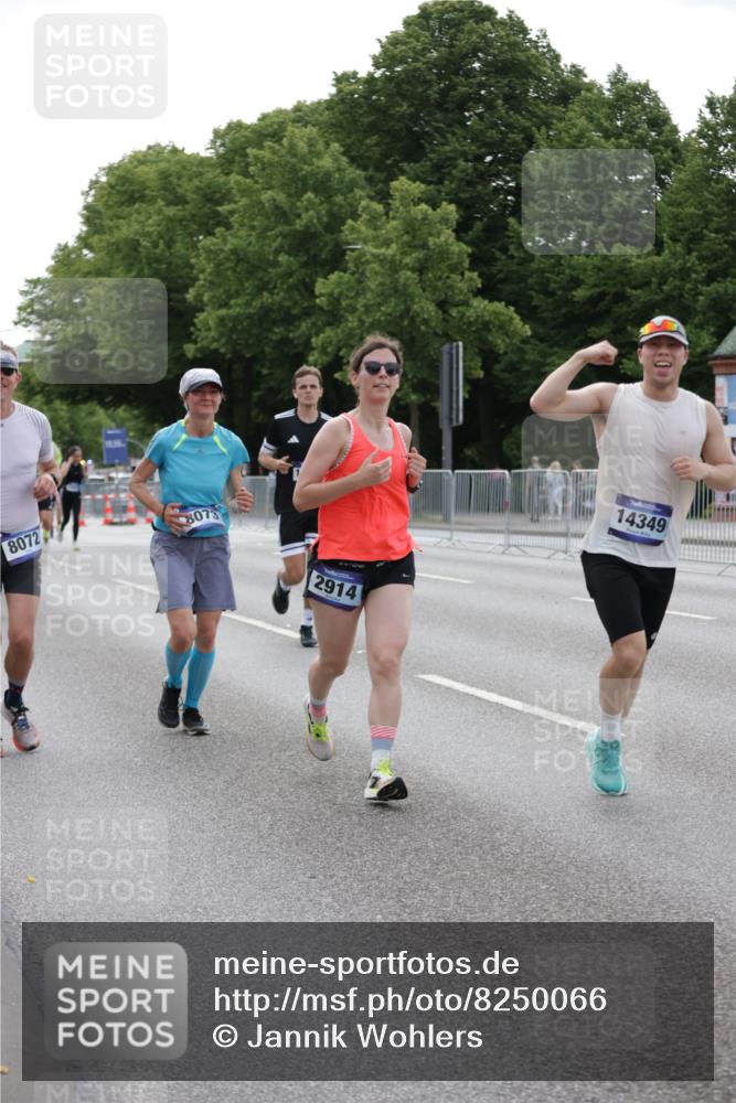 29.06.2025 - hella hamburg halbmarathon Jannik Wohlers http://msf.ph/oto/8250066 29.06.2025 10:30:52 Lombardsbrücke 1292, 1773, 1979, 2414, 2914, 4561, 4817, 5437, 5846, 5943, 6057, 6078, 6195, 6787, 7604, 8050, 8072, 8073, 10111, 11988, 12627, 14349, 15589, 15725, 16457, 16978, 17224, 17463, 17509, 17587, 18390, 18883, 19226 meine-sportfotos.de