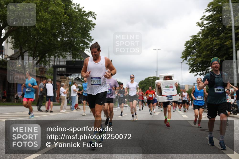 29.06.2025 - hella hamburg halbmarathon Yannick Fuchs http://msf.ph/oto/8250072 29.06.2025 10:47:54 20KM 1030, 1267, 1422, 1442, 1502, 1549, 1870, 2058, 2070, 2354, 2518, 2630, 3096, 3103, 3819, 4299, 5020, 5259, 5638, 6260, 6294, 6374, 6511, 6512, 7274, 7395, 7478, 7973, 8285, 8335, 8394, 9032, 9380, 9791, 9922, 10040, 11068, 11430, 11844, 12321, 12607, 12632, 13033, 13397, 13794, 13803, 13865, 13912, 14026, 14239, 14702, 15146, 15441, 15502, 15838, 15856, 15946, 16780, 17348, 17482, 18143, 18308, 18418, 18450, 18514, 18612, 19067 meine-sportfotos.de