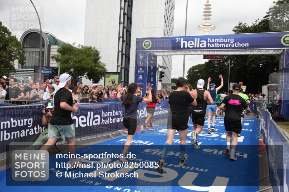 29.06.2025 - hella hamburg halbmarathon Michael Strokosch http://msf.ph/oto/8250085 29.06.2025 10:58:05 Ziel 1200, 1611, 2025, 3093, 3141, 3575, 4319, 4579, 6531, 6892, 7159, 7189, 8089, 10036, 11832, 12378, 12773, 13465, 14881, 15090, 15527, 18762 meine-sportfotos.de
