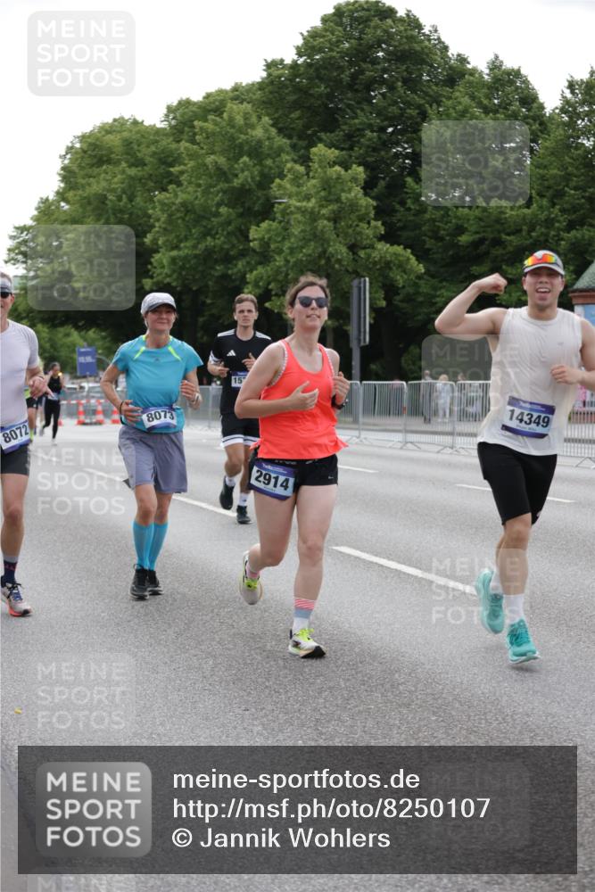 29.06.2025 - hella hamburg halbmarathon Jannik Wohlers http://msf.ph/oto/8250107 29.06.2025 10:30:52 Lombardsbrücke 1292, 1773, 1979, 2414, 2914, 4561, 4817, 5437, 5846, 5943, 6057, 6078, 6195, 6787, 7604, 8050, 8072, 8073, 10111, 11988, 12627, 14349, 15589, 15725, 16457, 16978, 17224, 17463, 17509, 17587, 18390, 18883, 19226 meine-sportfotos.de