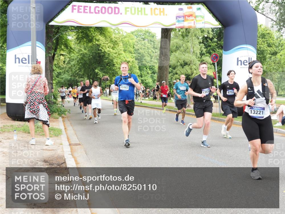 29.06.2025 - hella hamburg halbmarathon MichiJ http://msf.ph/oto/8250110 29.06.2025 10:51:46 Zwischen KM18-KM19 1842, 6174, 6714, 9816, 11324, 13221, 13533, 14822, 15797, 15963, 16067, 16605 meine-sportfotos.de