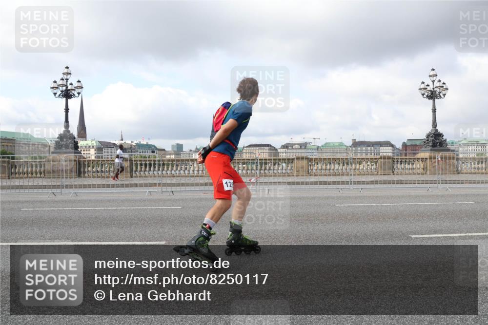 29.06.2025 - hella hamburg halbmarathon Lena Gebhardt http://msf.ph/oto/8250117 29.06.2025 09:02:50 Lombardsbrücke  meine-sportfotos.de