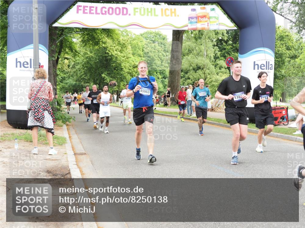 29.06.2025 - hella hamburg halbmarathon MichiJ http://msf.ph/oto/8250138 29.06.2025 10:51:46 Zwischen KM18-KM19 1842, 6174, 6714, 9816, 11324, 13221, 13533, 14822, 15797, 15963, 16067, 16605 meine-sportfotos.de