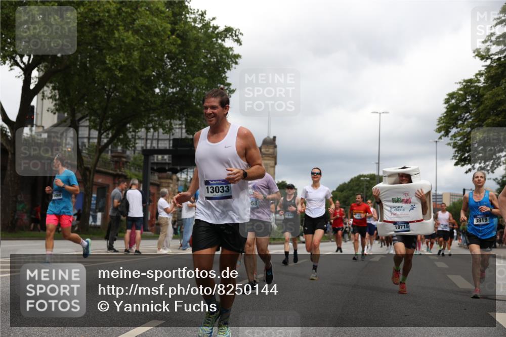 29.06.2025 - hella hamburg halbmarathon Yannick Fuchs http://msf.ph/oto/8250144 29.06.2025 10:47:54 20KM 1030, 1267, 1422, 1442, 1502, 1549, 1870, 2058, 2070, 2354, 2518, 2630, 3096, 3103, 3819, 4299, 5020, 5259, 5638, 6260, 6294, 6374, 6511, 6512, 7274, 7395, 7478, 7973, 8285, 8335, 8394, 9032, 9380, 9791, 9922, 10040, 11068, 11430, 11844, 12321, 12607, 12632, 13033, 13397, 13794, 13803, 13865, 13912, 14026, 14239, 14702, 15146, 15441, 15502, 15838, 15856, 15946, 16780, 17348, 17482, 18143, 18308, 18418, 18450, 18514, 18612, 19067 meine-sportfotos.de