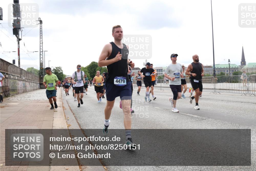 29.06.2025 - hella hamburg halbmarathon Lena Gebhardt http://msf.ph/oto/8250151 29.06.2025 10:34:07 Lombardsbrücke 1189, 1275, 1417, 1672, 1705, 1787, 1896, 2265, 2342, 2464, 2482, 2496, 2510, 2511, 2526, 2801, 2933, 3145, 3170, 3264, 3340, 3345, 3560, 3829, 3848, 4433, 4479, 4696, 4807, 4824, 4826, 4942, 5096, 5141, 5557, 5561, 5566, 5569, 5584, 5609, 5691, 5821, 5822, 5887, 6105, 6364, 6515, 6516, 6574, 6854, 6956, 7027, 7324, 7329, 7565, 7653, 8157, 8202, 8277, 8349, 8375, 8377, 8383, 8401, 8965, 9094, 9875, 9995, 10007, 10071, 10360, 10561, 10564, 13957, 17230 meine-sportfotos.de