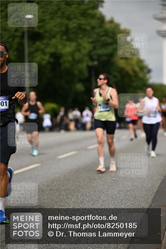 29.06.2025 - hella hamburg halbmarathon Dr. Thomas Lammeyer http://msf.ph/oto/8250185 29.06.2025 10:14:20 Kennedybrücke 1052, 1186, 1456, 1483, 1513, 4389, 7058, 7250, 7685, 8090, 8685, 9150, 9681, 9816, 9988, 11180 meine-sportfotos.de