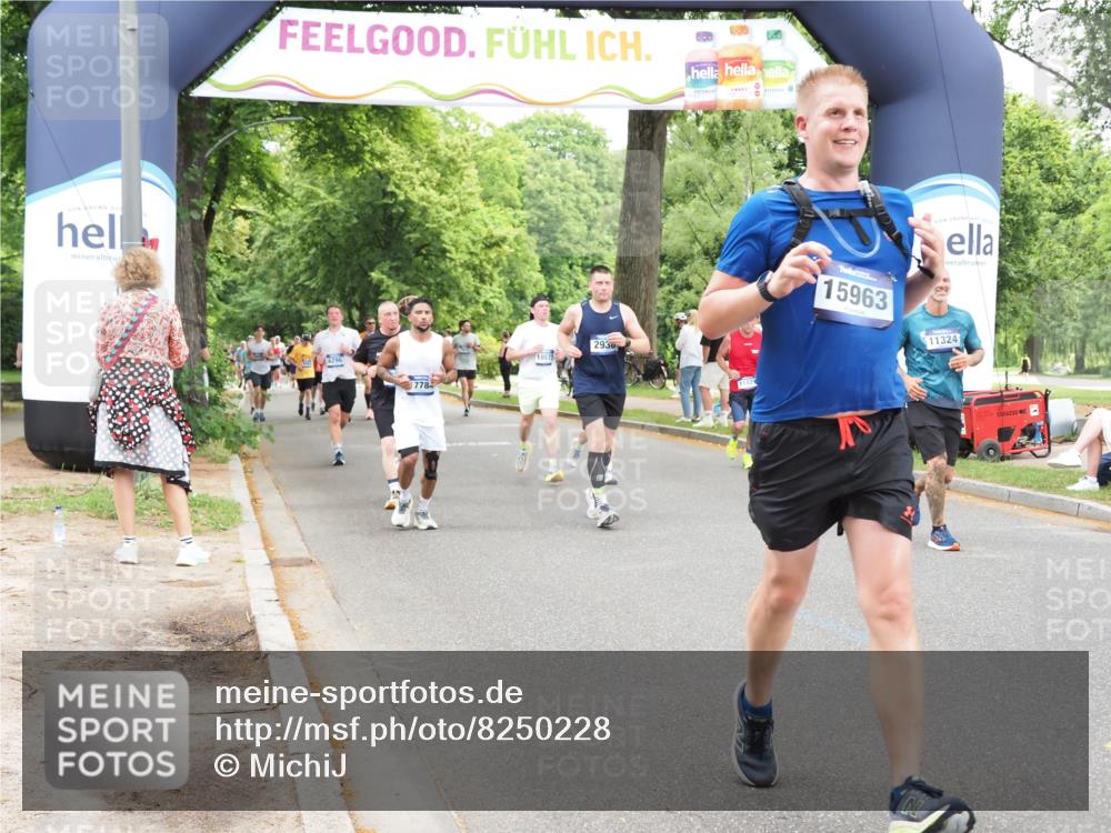 29.06.2025 - hella hamburg halbmarathon MichiJ http://msf.ph/oto/8250228 29.06.2025 10:51:48 Zwischen KM18-KM19 1842, 2936, 6714, 9816, 11324, 13221, 13533, 14822, 15797, 15963, 16067, 16605, 17784, 18575, 18577 meine-sportfotos.de
