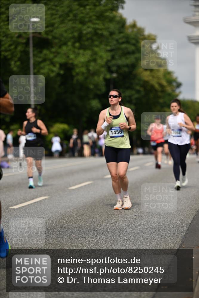 29.06.2025 - hella hamburg halbmarathon Dr. Thomas Lammeyer http://msf.ph/oto/8250245 29.06.2025 10:14:20 Kennedybrücke 1052, 1186, 1456, 1483, 1513, 4389, 7058, 7250, 7685, 8090, 8685, 9150, 9681, 9816, 9988, 11180 meine-sportfotos.de