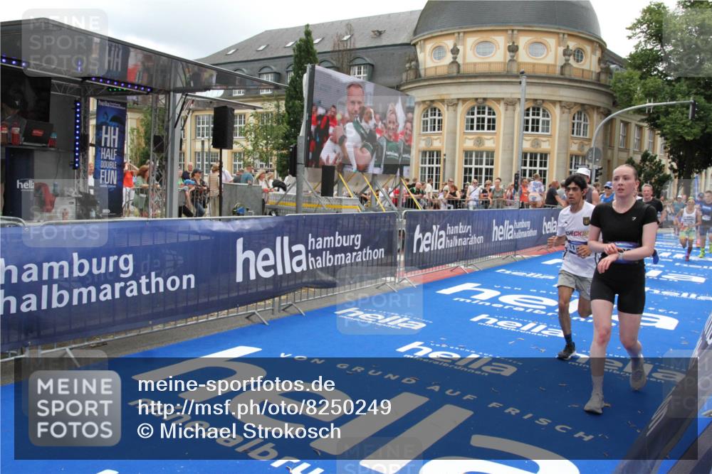 29.06.2025 - hella hamburg halbmarathon Michael Strokosch http://msf.ph/oto/8250249 29.06.2025 10:49:54 Ziel 2540, 4017, 5460, 6125, 8455, 9126, 9200, 9491, 9597, 9924, 11975, 12527, 13463, 16800, 16887, 17753, 19109, 19122 meine-sportfotos.de