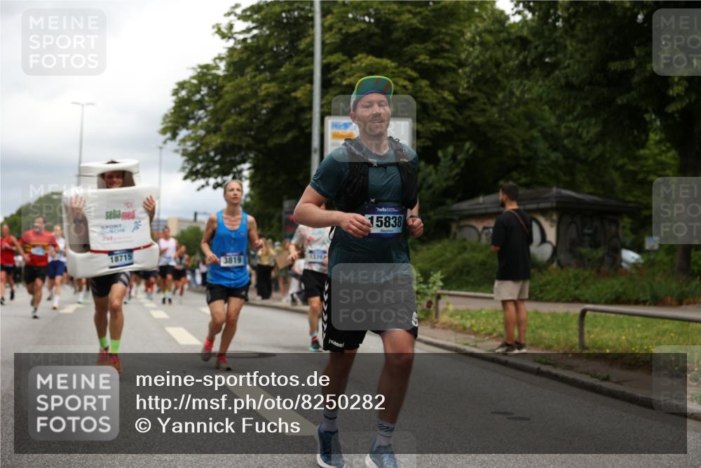 29.06.2025 - hella hamburg halbmarathon Yannick Fuchs http://msf.ph/oto/8250282 29.06.2025 10:47:54 20KM 1030, 1267, 1422, 1442, 1502, 1549, 1870, 2058, 2070, 2354, 2518, 2630, 3096, 3103, 3819, 4299, 5020, 5259, 5638, 6260, 6294, 6374, 6511, 6512, 7274, 7395, 7478, 7973, 8285, 8335, 8394, 9032, 9380, 9791, 9922, 10040, 11068, 11430, 11844, 12321, 12607, 12632, 13033, 13397, 13794, 13803, 13865, 13912, 14026, 14239, 14702, 15146, 15441, 15502, 15838, 15856, 15946, 16780, 17348, 17482, 18143, 18308, 18418, 18450, 18514, 18612, 19067 meine-sportfotos.de