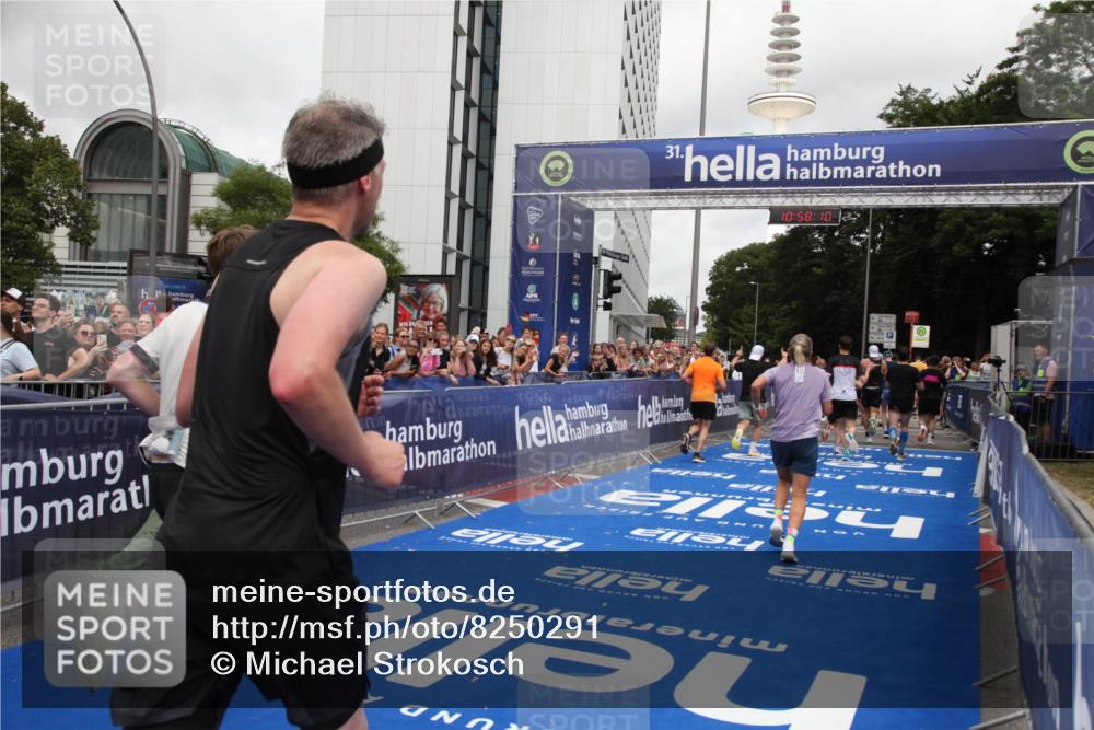 29.06.2025 - hella hamburg halbmarathon Michael Strokosch http://msf.ph/oto/8250291 29.06.2025 10:58:08 Ziel 1200, 1563, 1611, 3141, 4319, 4579, 6531, 6892, 8089, 10036, 10408, 11832, 12378, 12773, 13465, 13666, 15090, 15189, 15527, 18762 meine-sportfotos.de