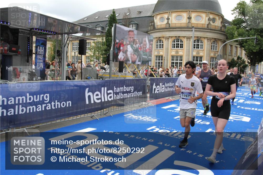 29.06.2025 - hella hamburg halbmarathon Michael Strokosch http://msf.ph/oto/8250292 29.06.2025 10:49:54 Ziel 2540, 4017, 5460, 6125, 8455, 9126, 9200, 9491, 9597, 9924, 11975, 12527, 13463, 16800, 16887, 17753, 19109, 19122 meine-sportfotos.de