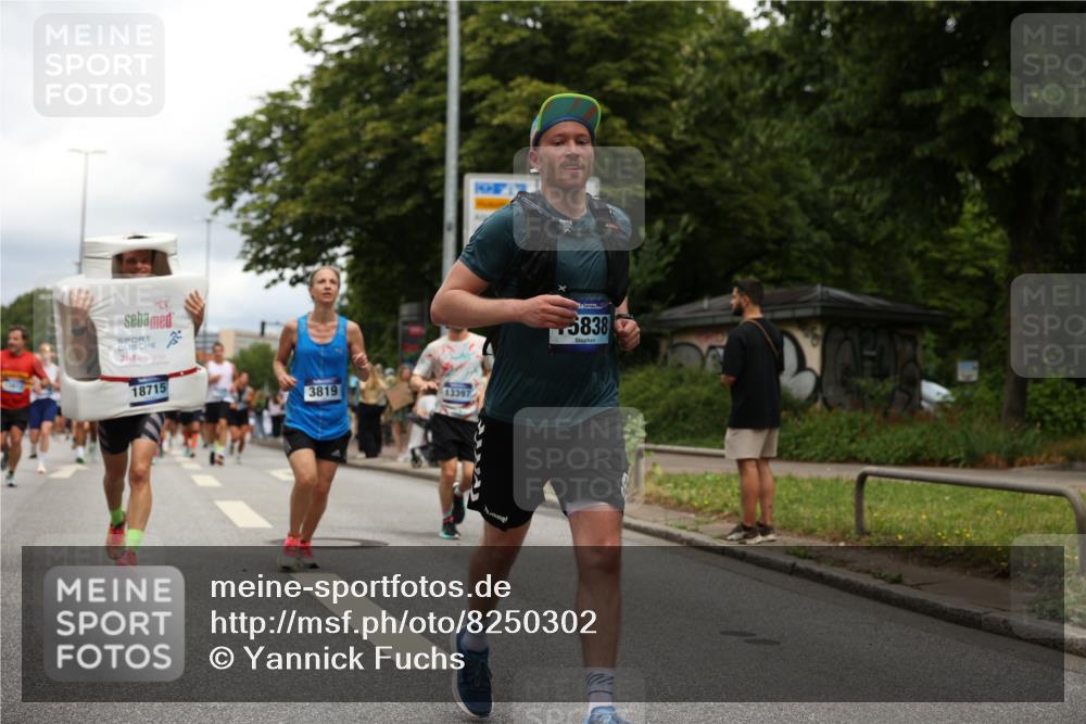 29.06.2025 - hella hamburg halbmarathon Yannick Fuchs http://msf.ph/oto/8250302 29.06.2025 10:47:55 20KM 1030, 1267, 1422, 1442, 1502, 1549, 1870, 2058, 2070, 2354, 2432, 2518, 2630, 3096, 3103, 3819, 4299, 5020, 5259, 5638, 6260, 6294, 6374, 6511, 6512, 7274, 7395, 7478, 7973, 8285, 8335, 8394, 9032, 9380, 9791, 9922, 10040, 11009, 11068, 11430, 11844, 12321, 12607, 12632, 13033, 13397, 13794, 13803, 13865, 13912, 14026, 14239, 14702, 15146, 15441, 15838, 15856, 15946, 16780, 17348, 17482, 18143, 18308, 18418, 18450, 18514, 18612, 19067 meine-sportfotos.de