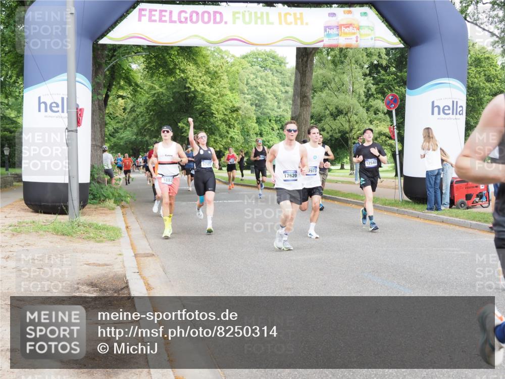 29.06.2025 - hella hamburg halbmarathon MichiJ http://msf.ph/oto/8250314 29.06.2025 10:28:49 Zwischen KM18-KM19 1882, 2750, 2826, 4889, 5508, 5745, 6149, 6683, 8346, 8574, 17245, 17620, 18614 meine-sportfotos.de