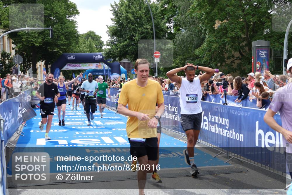 29.06.2025 - hella hamburg halbmarathon Zöllner http://msf.ph/oto/8250316 29.06.2025 10:58:01 Ziel 1200, 2025, 3093, 3141, 3575, 4579, 6531, 7138, 7159, 7189, 8089, 10036, 11394, 11832, 12378, 12773, 13376, 13465, 14881, 15090, 15349, 15527, 17543, 18762 meine-sportfotos.de