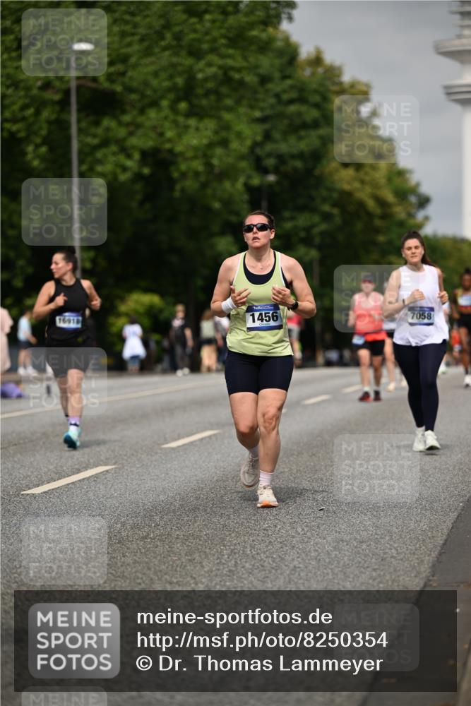 29.06.2025 - hella hamburg halbmarathon Dr. Thomas Lammeyer http://msf.ph/oto/8250354 29.06.2025 10:14:20 Kennedybrücke 1052, 1186, 1456, 1483, 1513, 4389, 7058, 7250, 7685, 8090, 8685, 9150, 9681, 9816, 9988, 11180 meine-sportfotos.de