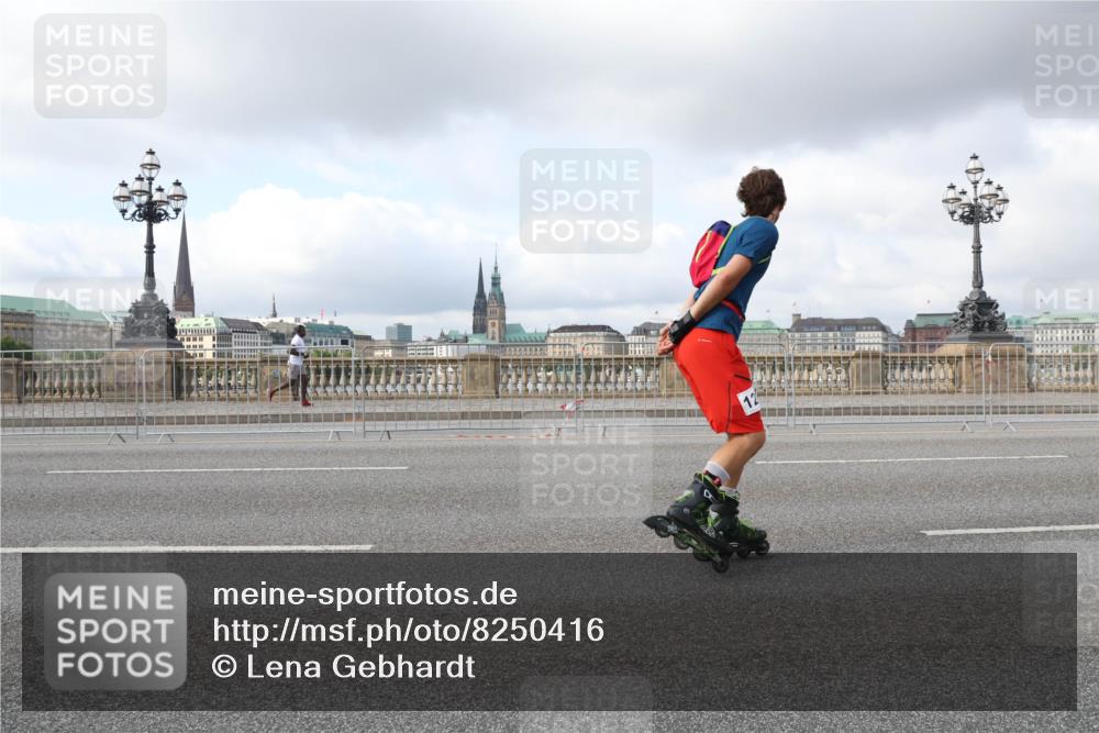 29.06.2025 - hella hamburg halbmarathon Lena Gebhardt http://msf.ph/oto/8250416 29.06.2025 09:02:50 Lombardsbrücke  meine-sportfotos.de